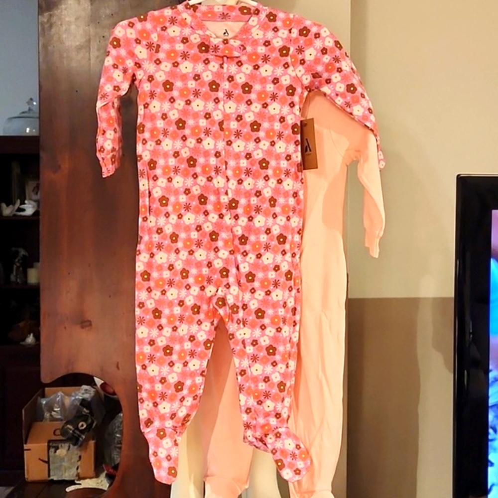 AMAZON BABY NEW GIRLS FOOTIE PAJAMAS SIZE 9M Clearance
